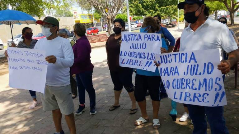 Habitantes de Topolobampo se manifestaron en la subsede de la FGR en Los Mochis