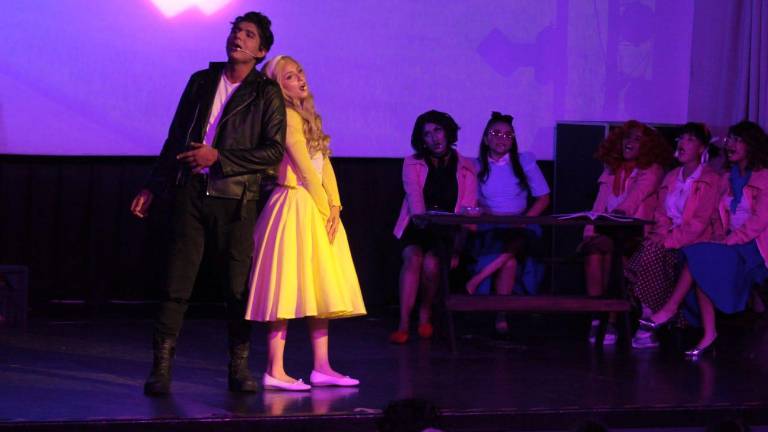 La compañía Tres60teatro presenta la puesta en escena Grease, en Mazatlán.