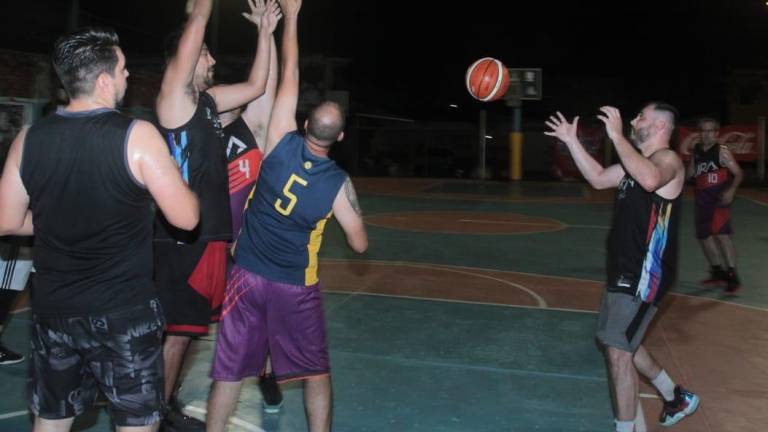 Buenos encuentros se observan en la Liga Empresarial de baloncesto de Mazatlán.