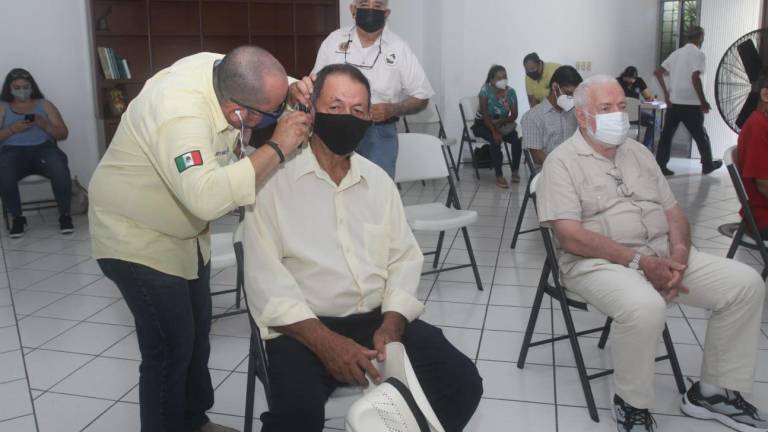 Arranca campaña auditiva del Club de Leones de Mazatlán, aún reciben personas
