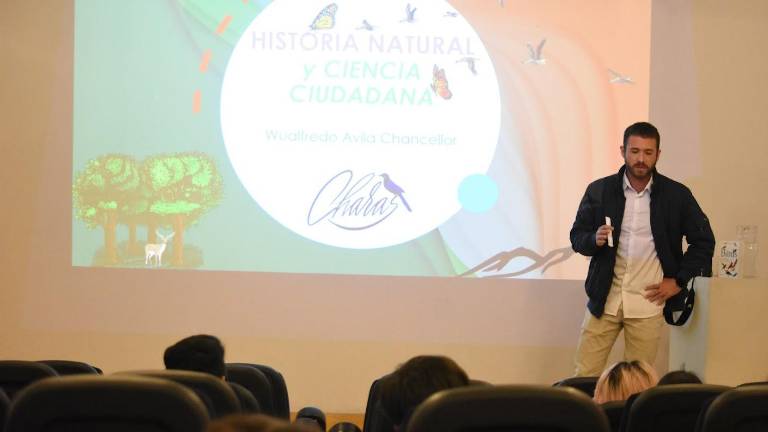 Walfredo Ávila abre el programa con la charla Historia Natural y Ciencia Ciudadana.