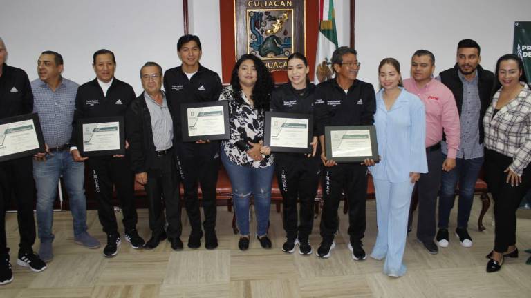 Gaxiola y García reciben el Premio Municipal del Deporte, en Culiacán