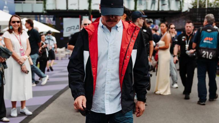 El arranque del Gran Premio de Australia 2026 estuvo marcado por los contratiempos de Sergio Pérez.