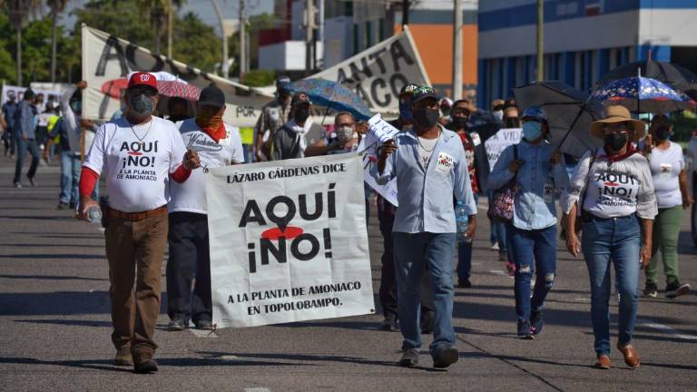 Se manifestaron contra la consulta que organiza el Gobierno con la intención de legitimar el proyecto y contra los actos intimidatorios que han sufrido algunos integrantes de la oposición al mismo.