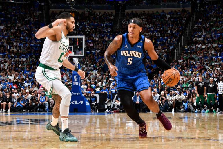 Jayson Tatum lidera a los Celtics hacia una victoria clave sobre el Magic
