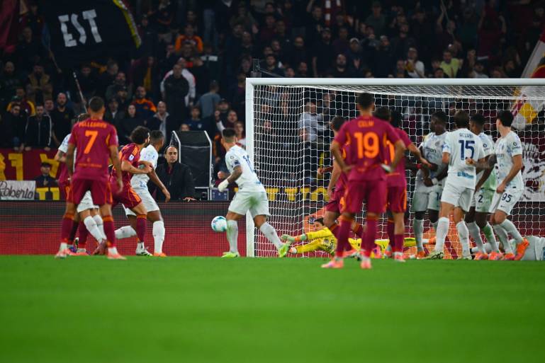 Inter vence a Roma en el Olímpico y se suma al liderato de la Serie A