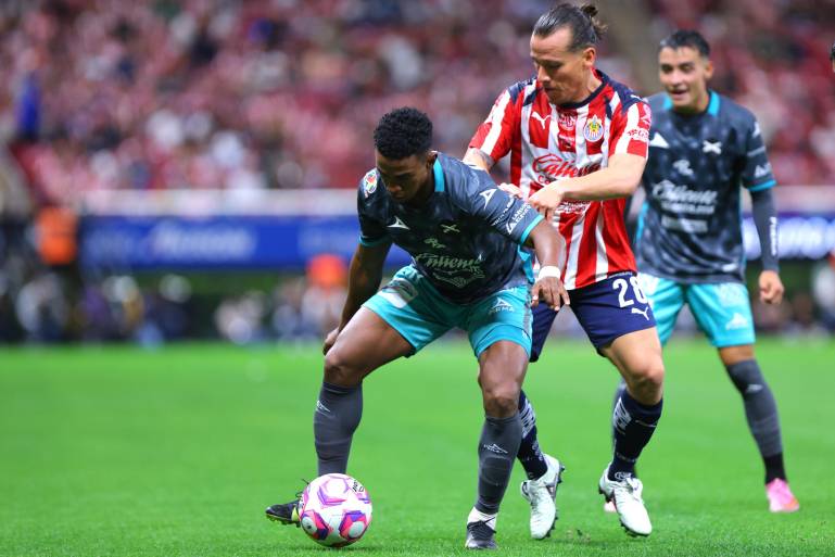 Mazatlán tropieza ante Chivas y se hunde al lugar 15 del Apertura 2025