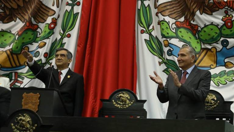 Américo Villareal Anaya rinde protesta frente al Secretario de Gobernación, Adán Augusto López Hernández, quien acudió al evento en representación del Presidente Andrés Manuel López Obrador.