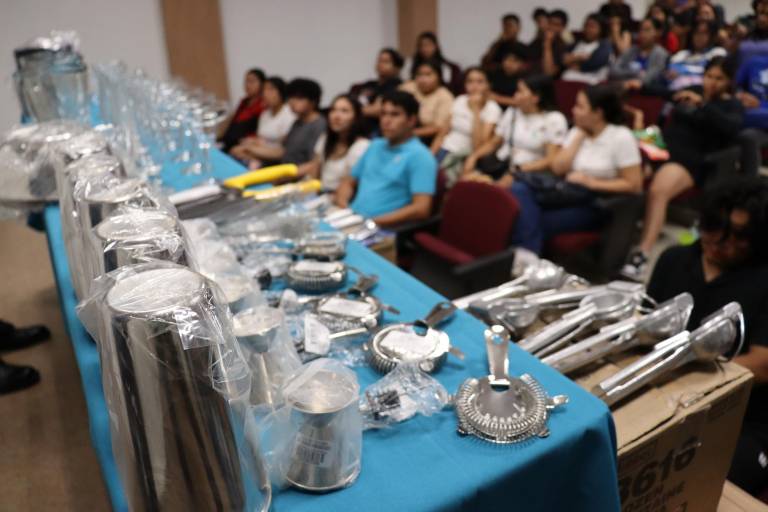 Invierte UTEsc más de 50 mil pesos en instrumentos para el taller de gastronomía