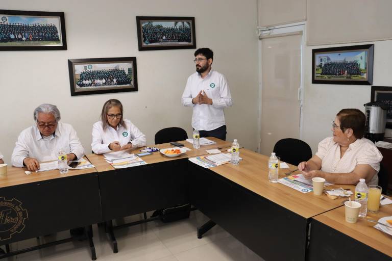 Presenta UTEsc programa del III Congreso Nacional del Mango a autoridades y representantes del sector