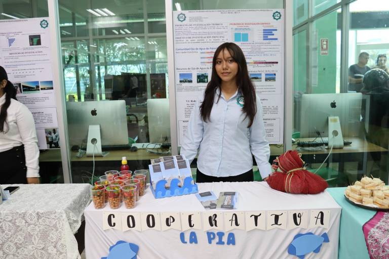 Con la presencia del presidente municipal de Escuinapa, estudiantes de turismo de UTEsc realizan muestra de proyectos de impacto en comunidades de la región