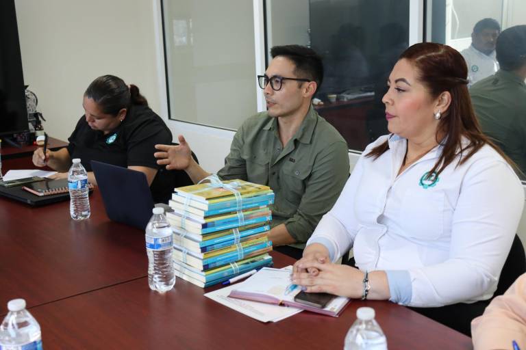 Firman convenio de colaboración UTEsc y Confíe. Se presenta propuesta sobre inducción floral del mango
