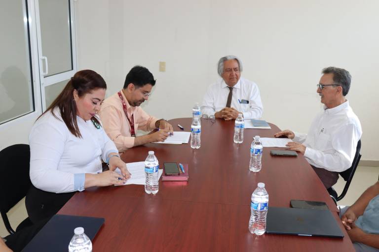 Firman convenio de colaboración UTEsc y Confíe. Se presenta propuesta sobre inducción floral del mango