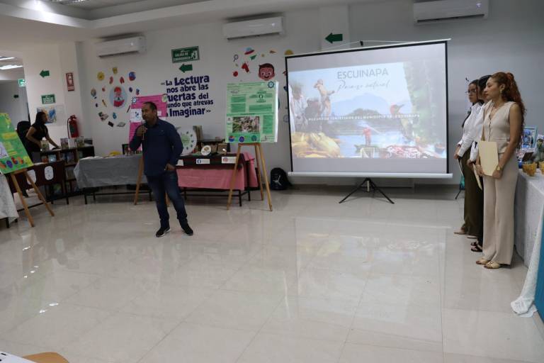 Con la presencia del presidente municipal de Escuinapa, estudiantes de turismo de UTEsc realizan muestra de proyectos de impacto en comunidades de la región