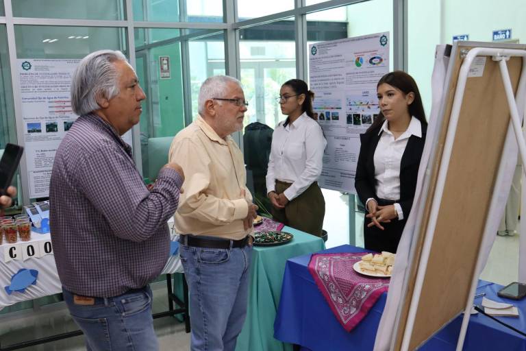 Con la presencia del presidente municipal de Escuinapa, estudiantes de turismo de UTEsc realizan muestra de proyectos de impacto en comunidades de la región