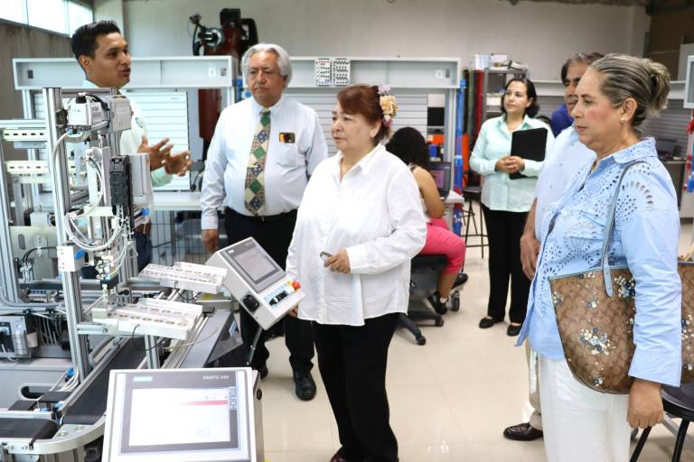 Enlace de SEP Federal en Sinaloa, visita la Universidad Tecnológica de Escuinapa. “Me llevo la mejor de las impresiones”, dijo