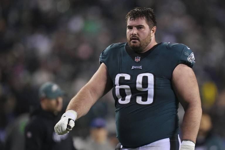 Eagles temen lesión de menisco para Landon Dickerson