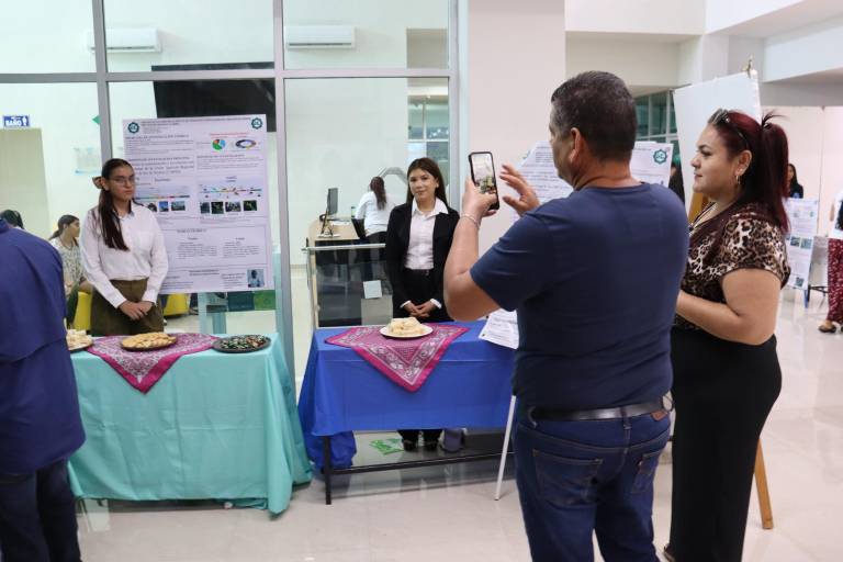 Con la presencia del presidente municipal de Escuinapa, estudiantes de turismo de UTEsc realizan muestra de proyectos de impacto en comunidades de la región