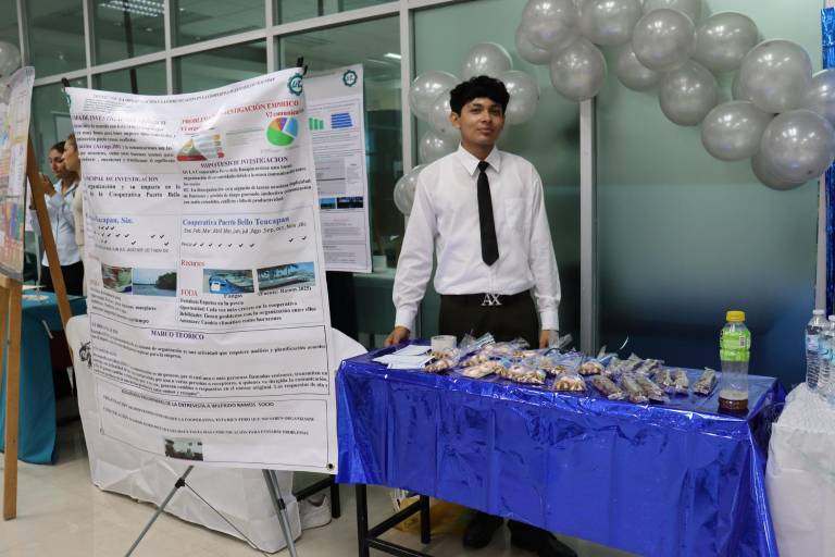 Con la presencia del presidente municipal de Escuinapa, estudiantes de turismo de UTEsc realizan muestra de proyectos de impacto en comunidades de la región