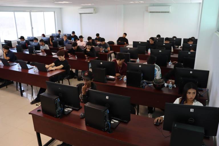 Presentan examen de ingreso a la Universidad Tecnológica de Escuinapa cerca de 300 aspirantes; se mantiene abierto el sistema de preinscripciones
