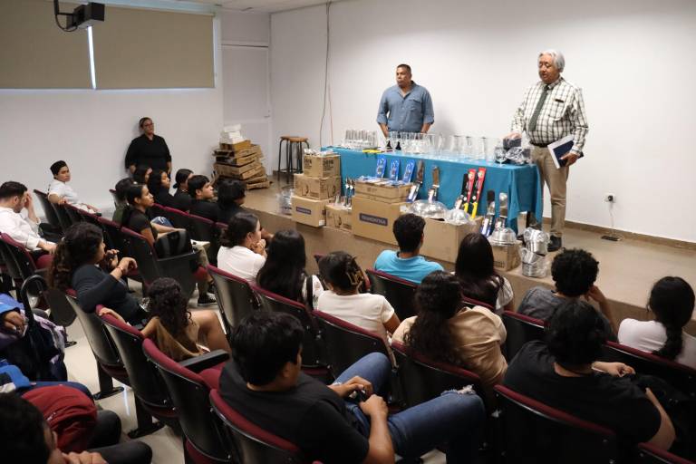 Invierte UTEsc más de 50 mil pesos en instrumentos para el taller de gastronomía