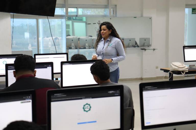 Presentan examen de ingreso a la Universidad Tecnológica de Escuinapa cerca de 300 aspirantes; se mantiene abierto el sistema de preinscripciones
