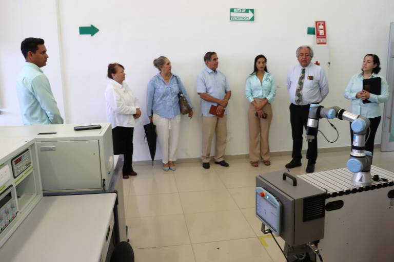 Enlace de SEP Federal en Sinaloa, visita la Universidad Tecnológica de Escuinapa. “Me llevo la mejor de las impresiones”, dijo