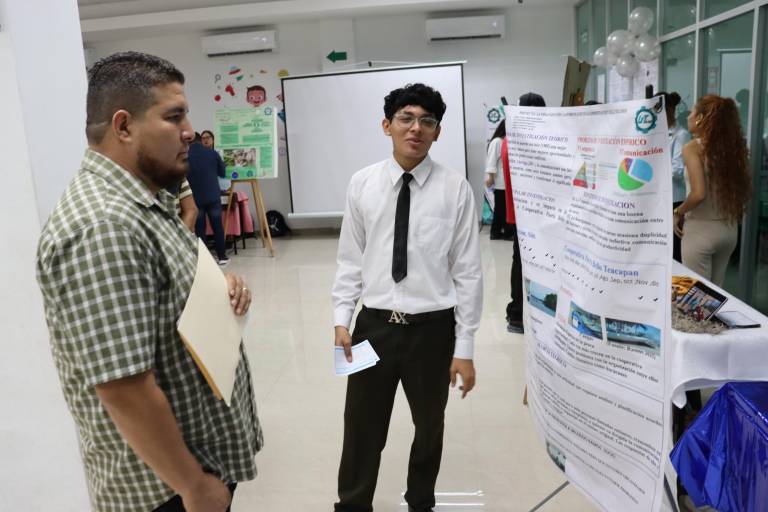 Con la presencia del presidente municipal de Escuinapa, estudiantes de turismo de UTEsc realizan muestra de proyectos de impacto en comunidades de la región