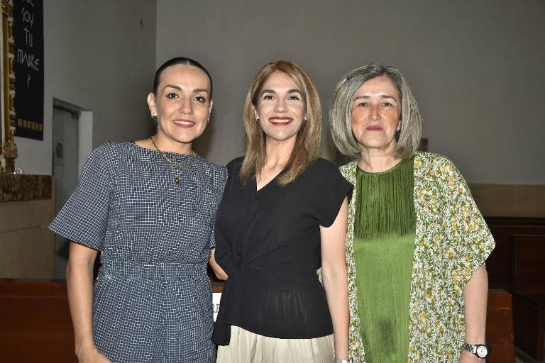 Agradecen a Dios, alumnos del Instituto Senda por culminar una etapa de su educación