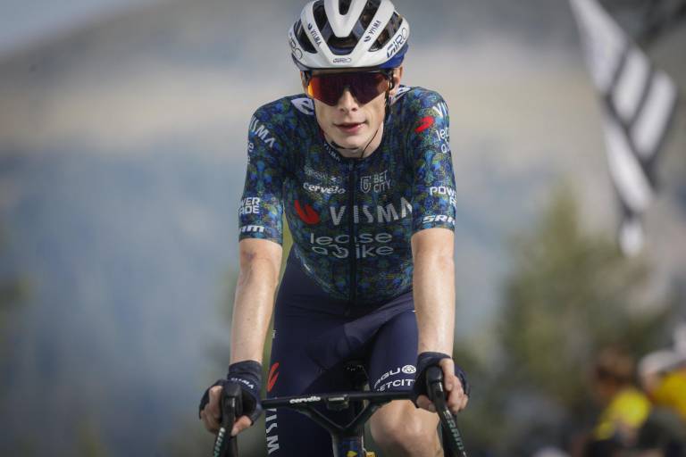 Vingegaard, sin la roja, descansa como líder real de la Vuelta