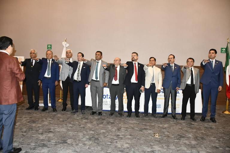 Realiza el Club Rotario Culiacán Oriente Cambio de Botones