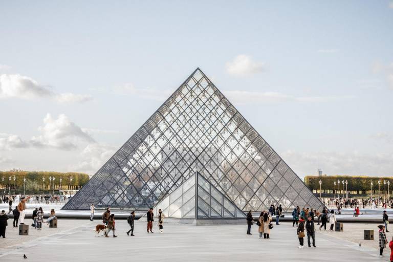 El Louvre traslada sus joyas al Banco de Francia tras millonario robo