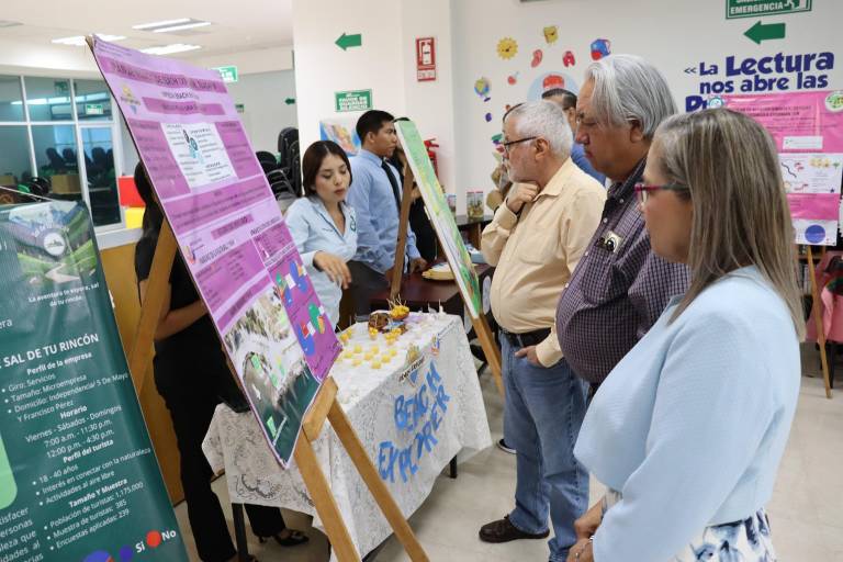 Con la presencia del presidente municipal de Escuinapa, estudiantes de turismo de UTEsc realizan muestra de proyectos de impacto en comunidades de la región
