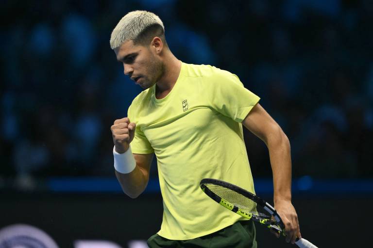 Alcaraz sofoca a un combativo De Miñaur en su estreno en Turín