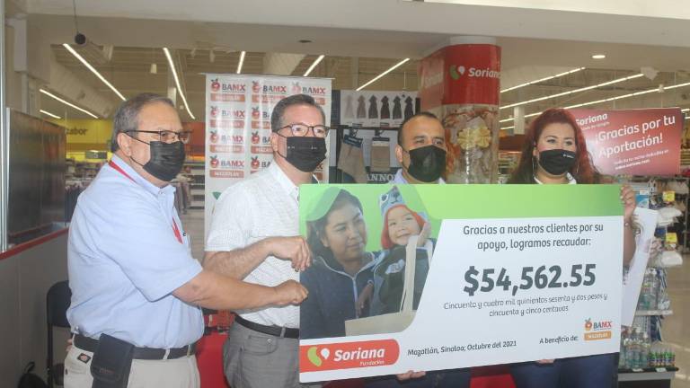 El Banco de Alimentos de Mazatlán recibe un cheque de más de 50 mil pesos por parte de Fundación Soriana.