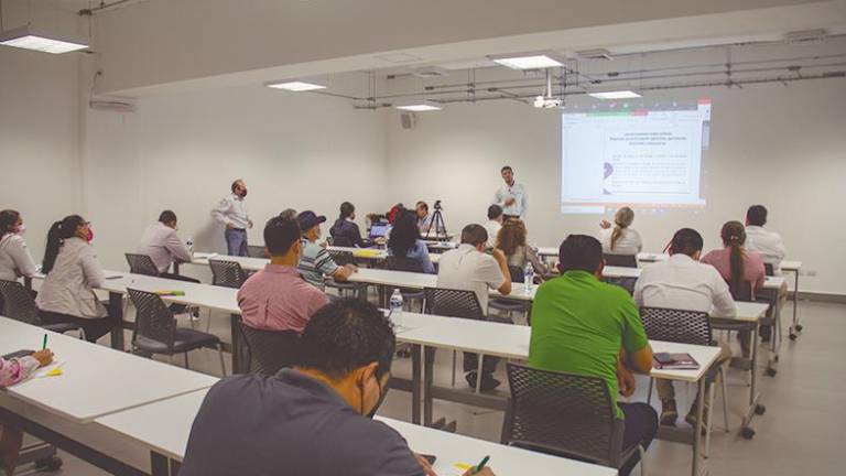 La Asociación de Agricultores del Río Culiacán (AARC) ofreció una capacitación a sus socios, sobre las Reformas Fiscales 2022 para personas físicas del sector agrícola, el pasado 24 de noviembre, con la ayuda de Luis Francisco Avendaño Castro y Víctor Manuel Prieto Gastélum, asesores de la firma Vega Prieto y Asociados S.C.