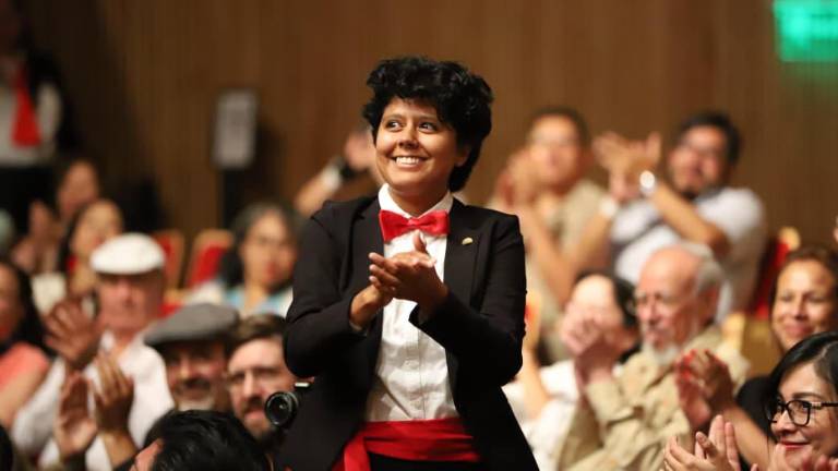 La compositora mazatleca Paulina Monteón estrenó en la Sala El Cantoral, su obra “Huellas del Sotavento”.