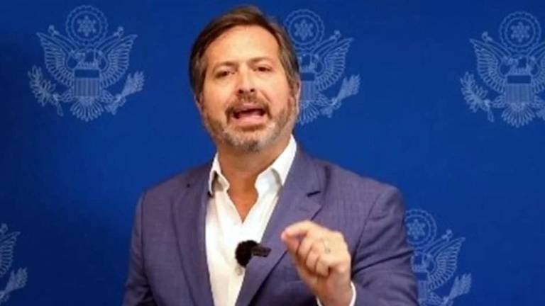 El vocero David Arizmendi anunció medidas para sancionar a directivos de empresas de transporte que faciliten la migración irregular hacia EU.