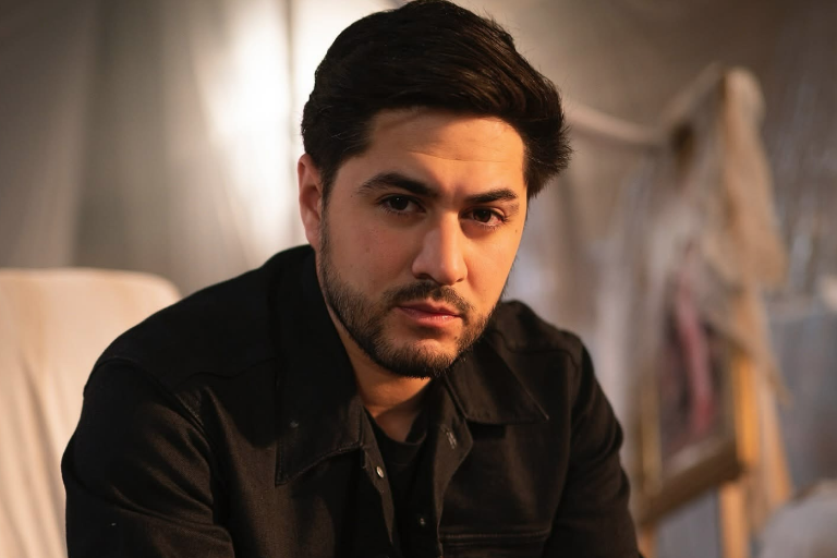 Recibirá Jerry Corrales el premio ‘Reconocido del Año’ en los ‘Premios Artísticos Owen 2025’