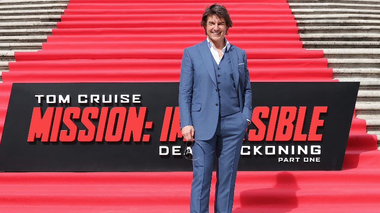 La película logra 235 millones de dólares en su primer fin de semana.