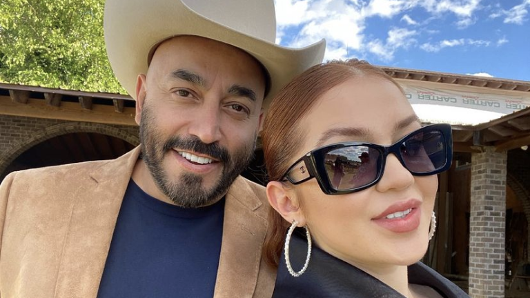 Lupillo Rivera divertido compartió su reacción y la de su prometida Giselle Soto ante los memes.
