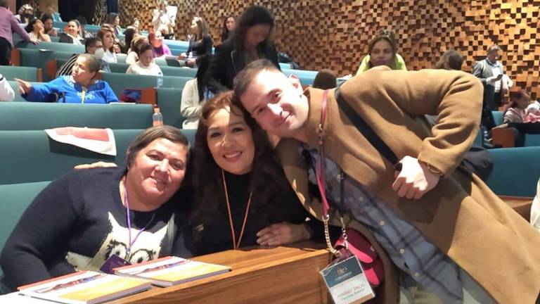 Teresita de Jesús Camacho y Luz Divina Montoya, voluntarias de Sociedad en Acción de Sinaloa participaron en el Segundo Encuentro Nacional de Mujeres Constructoras de Paz.