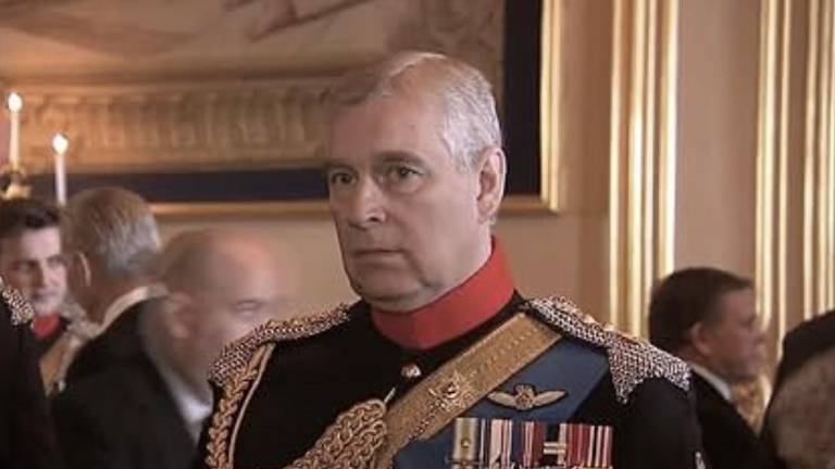 El ex Príncipe de Inglaterra Andrés fue detenido este jueves por cargos relacionados con la función pública.