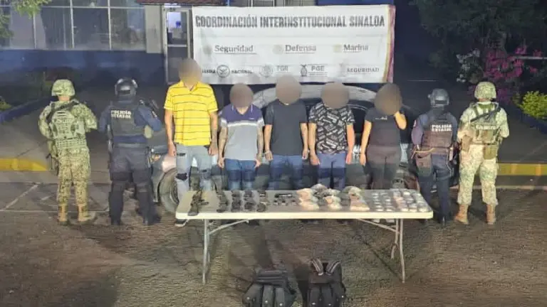 Arsenal, equipo táctico y presuntas dosis de droga aseguradas por la PEP y el Ejército en Santa Fe.