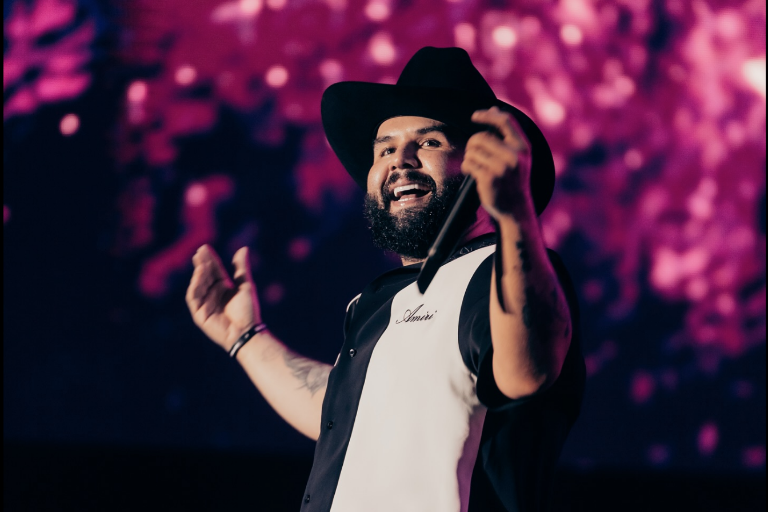 Comparte Carín León un adelanto de ‘Chapayeka’, su nuevo proyecto