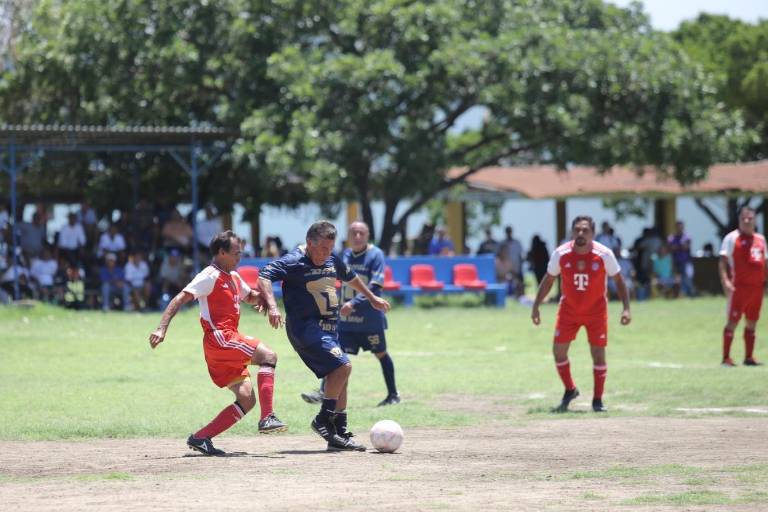 Colegio de Ingenieros supera a Familia Medina, en Liga Veteranos