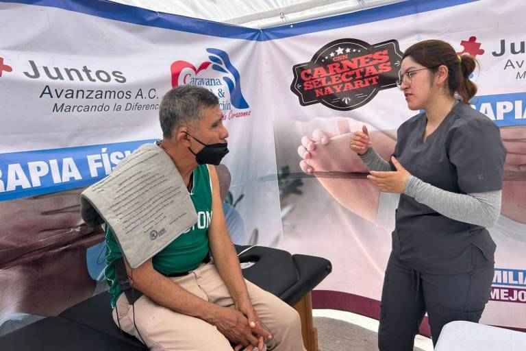 Atienden a decenas de familias en la Caravana de Salud y Nutrición en la colonia Benito Juárez