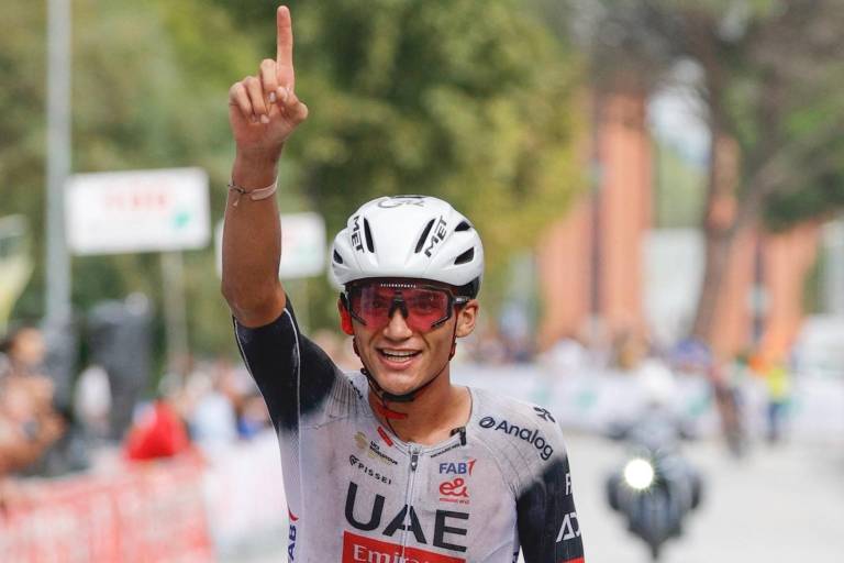 Isaac del Toro conquista el Giro della Toscana 2025 y sigue haciendo historia para México