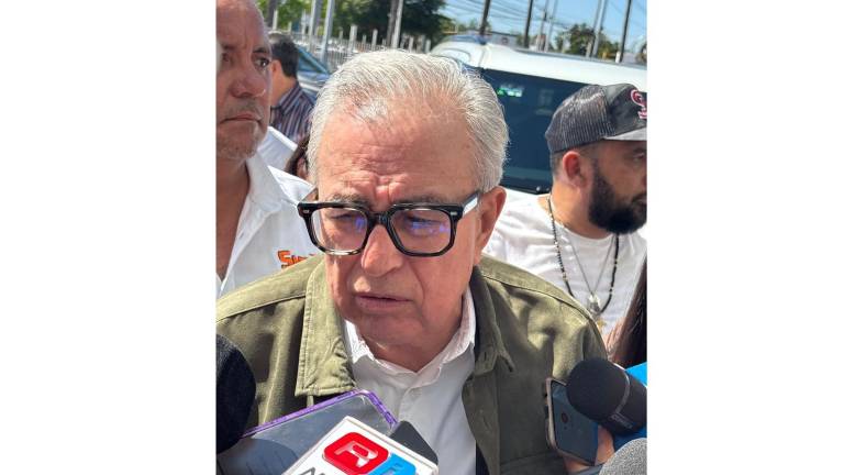 Rocha evita pronunciarse sobre asesinato de estudiante en Culiacán y remite el caso a la Fiscalía.