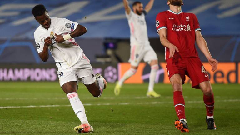 Vinicius Jr. celebra uno de sus dos goles para el Real Madrid sobre el Liverpool.